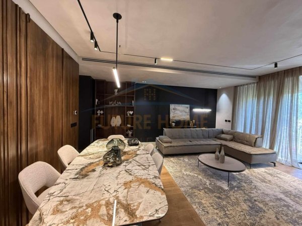 Tirane, jepet me qera apartament 3+1+2+Ballkon Kati 2, 197 m² 2.500 € (Tirana Garden Building)
