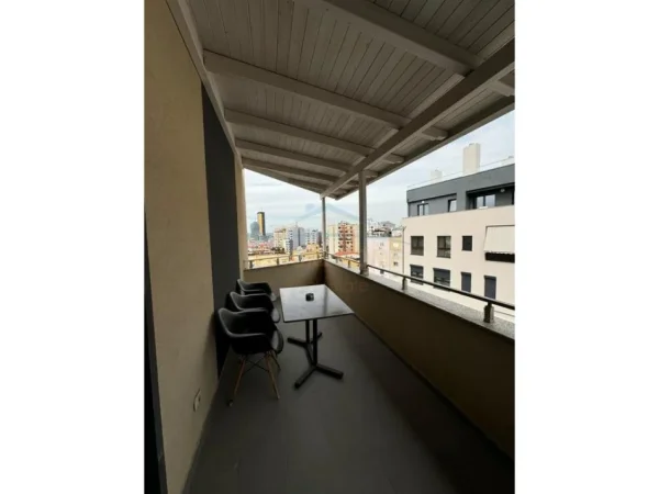 Tirane, jepet me qera apartament 2+1+Ballkon Kati 7, 120 m² 800 € (Pazari i Ri)