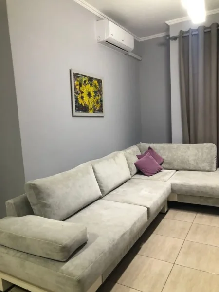 Tirane, jepet me qera apartament 2+1 Kati 2, 100 m² 500 € (Pallatet Cabej Misto Mame)