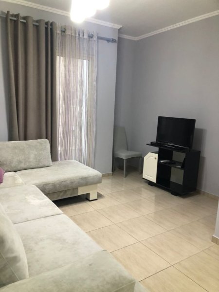 Tirane, jepet me qera apartament 2+1 Kati 2, 100 m² 500 € (Pallatet Cabej Misto Mame)