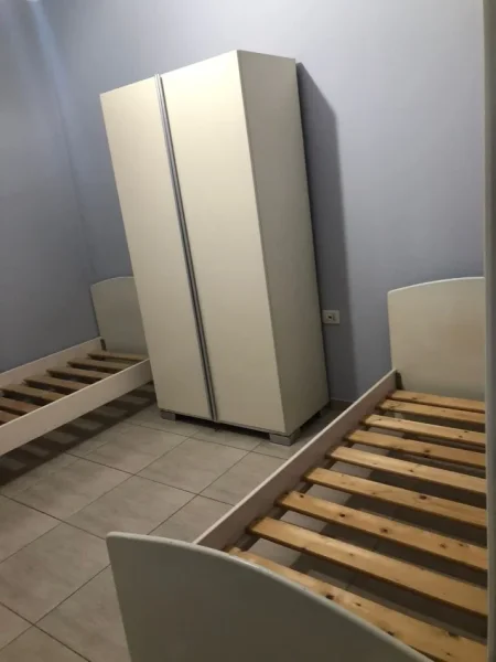 Tirane, jepet me qera apartament 2+1 Kati 2, 100 m² 500 € (Pallatet Cabej Misto Mame)