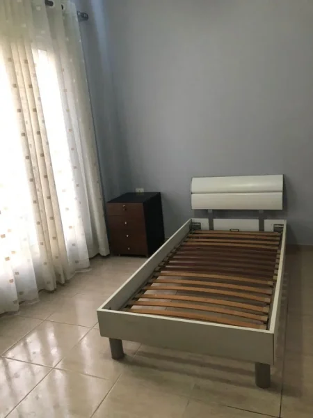 Tirane, jepet me qera apartament 2+1 Kati 2, 100 m² 500 € (Pallatet Cabej Misto Mame)