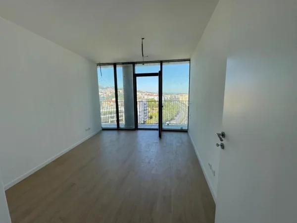 Tirane, jepet me qera ambjent biznesi Kati 9, 146 m² 1.500 € (LAKE VIEW RESIDENCE)