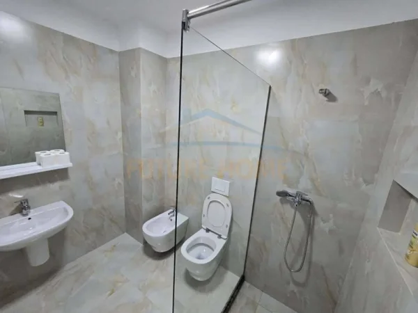 Tirane, jepet me qera apartament 2+1+Ballkon Kati 5, 110 m² 650 € (Selite)