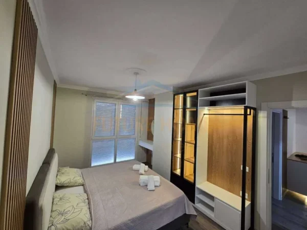 Tirane, jepet me qera apartament 2+1+Ballkon Kati 5, 110 m² 650 € (Selite)