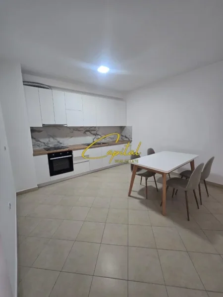 Tirane, jepet me qera apartament 3+1 Kati 3, 147 m² 800 € (DON BOSKO)