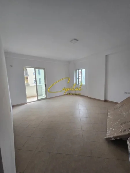 Tirane, jepet me qera apartament 3+1 Kati 3, 147 m² 800 € (DON BOSKO)