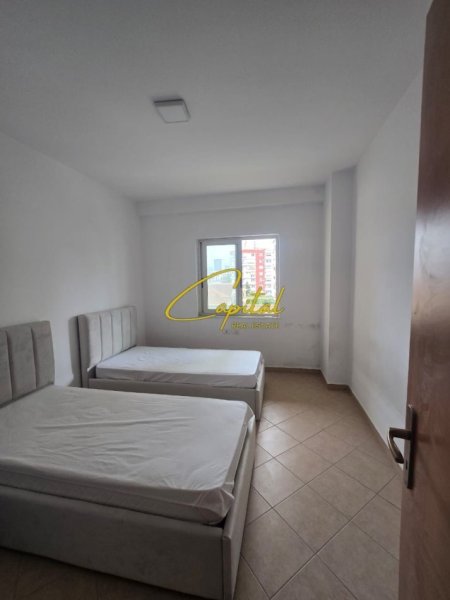 Tirane, jepet me qera apartament 3+1 Kati 3, 147 m² 800 € (DON BOSKO)