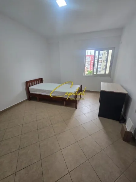 Tirane, jepet me qera apartament 3+1 Kati 3, 147 m² 800 € (DON BOSKO)