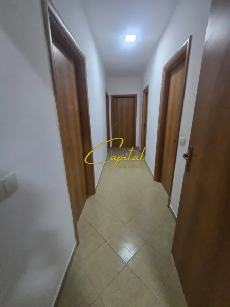 Tirane, jepet me qera apartament 3+1 Kati 3, 147 m² 800 € (DON BOSKO)