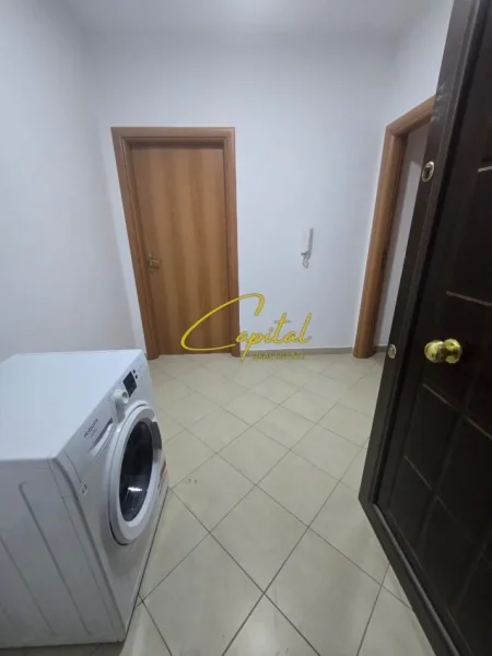 Tirane, jepet me qera apartament 3+1 Kati 3, 147 m² 800 € (DON BOSKO)