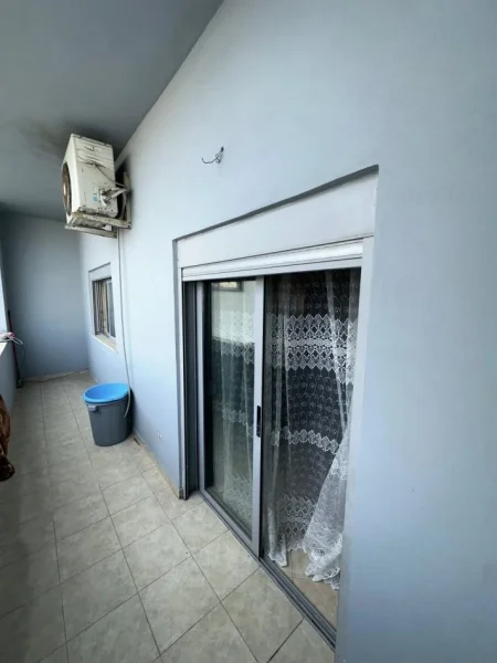 Durres, shes apartament 2+1+Ballkon Kati 3, 136 m² 150.000 € (SHITET APARTAMENT • 2+1 + 2 Ballkone Adresa: Drejtoria Policis • 150.000€ • Sipërfaqja: 136 m² • Kati 3 Banim, Pallat i ri me ashensor • Me dokumentacion te rregullt ...