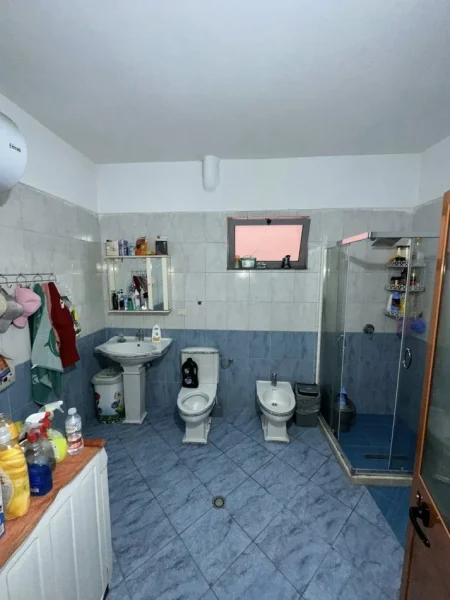 Durres, shes apartament 2+1+Ballkon Kati 3, 136 m² 150.000 € (SHITET APARTAMENT • 2+1 + 2 Ballkone Adresa: Drejtoria Policis • 150.000€ • Sipërfaqja: 136 m² • Kati 3 Banim, Pallat i ri me ashensor • Me dokumentacion te rregullt ...