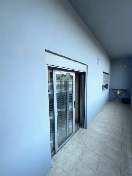 Durres, shes apartament 2+1+Ballkon Kati 3, 136 m² 150.000 € (SHITET APARTAMENT • 2+1 + 2 Ballkone Adresa: Drejtoria Policis • 150.000€ • Sipërfaqja: 136 m² • Kati 3 Banim, Pallat i ri me ashensor • Me dokumentacion te rregullt ...