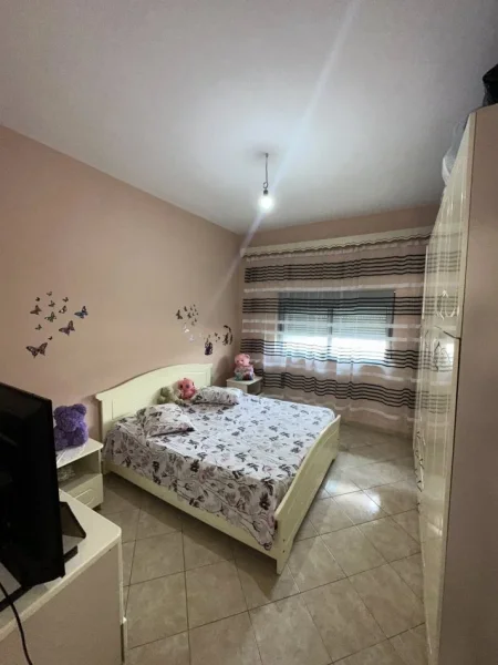 Durres, shes apartament 2+1+Ballkon Kati 3, 136 m² 150.000 € (SHITET APARTAMENT • 2+1 + 2 Ballkone Adresa: Drejtoria Policis • 150.000€ • Sipërfaqja: 136 m² • Kati 3 Banim, Pallat i ri me ashensor • Me dokumentacion te rregullt ...