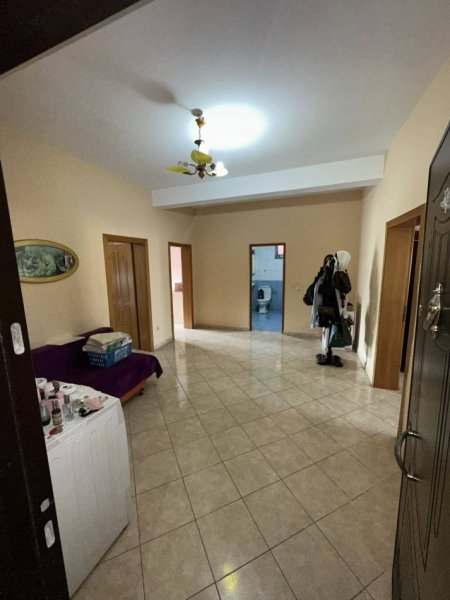 Durres, shes apartament 2+1+Ballkon Kati 3, 136 m² 150.000 € (SHITET APARTAMENT • 2+1 + 2 Ballkone Adresa: Drejtoria Policis • 150.000€ • Sipërfaqja: 136 m² • Kati 3 Banim, Pallat i ri me ashensor • Me dokumentacion te rregullt ...
