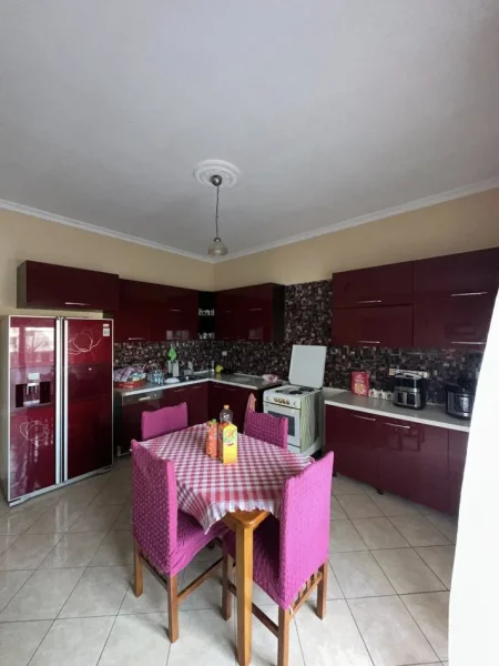 Durres, shes apartament 2+1+Ballkon Kati 3, 136 m² 150.000 € (SHITET APARTAMENT • 2+1 + 2 Ballkone Adresa: Drejtoria Policis • 150.000€ • Sipërfaqja: 136 m² • Kati 3 Banim, Pallat i ri me ashensor • Me dokumentacion te rregullt ...