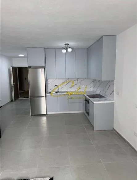 Tirane, jepet me qera apartament 2+1 Kati 7, 95 m² 700 € (ASTIR)