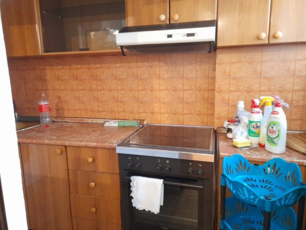 Tirane, jepet me qera apartament 1+1 Kati 5, 80 m² 400 € (Rruga Ferit Xhajko)