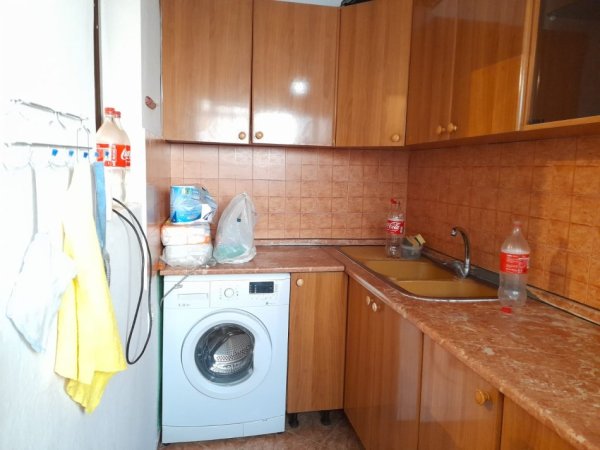 Tirane, jepet me qera apartament 1+1 Kati 5, 80 m² 400 € (Rruga Ferit Xhajko)