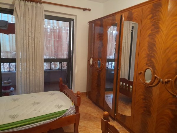 Tirane, jepet me qera apartament 1+1 Kati 5, 80 m² 400 € (Rruga Ferit Xhajko)