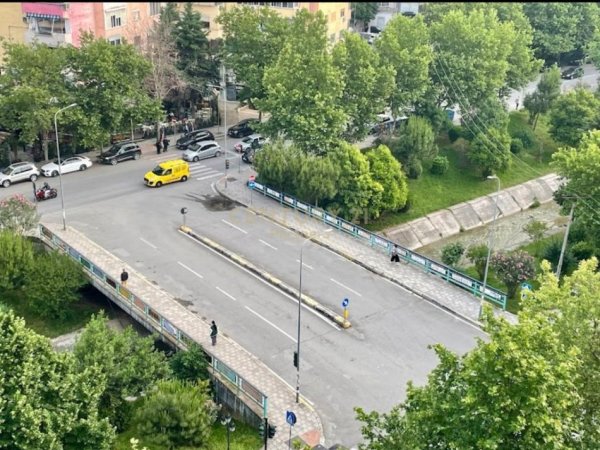 Tirane, shitet bar-kafe Kati 0, 100 m² (Brryl , Marteniteti i Ri)