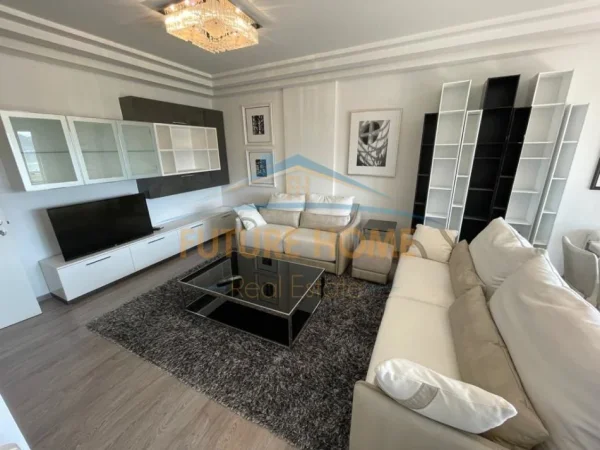 Tirane, jepet me qera apartament 3+1+Aneks+Ballkon Kati 3, 175 m² 2.000 € (LIQENI ARTIFICIAL)