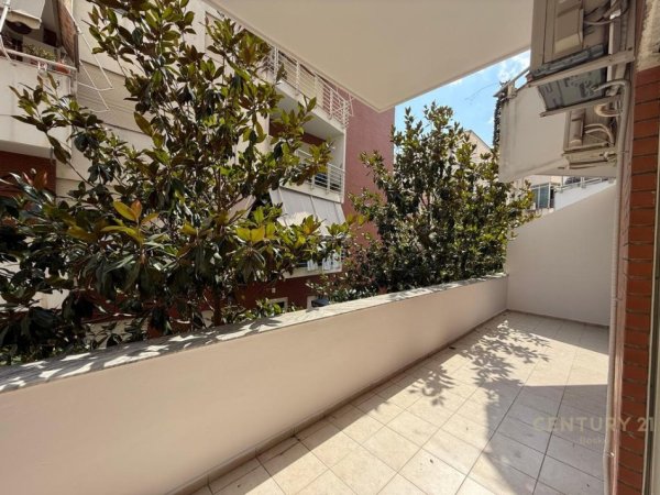 Tirane, jepet me qera apartament 2+1+Aneks+Ballkon Kati 1, 115 m² 650 € (Liqeni i Thate)