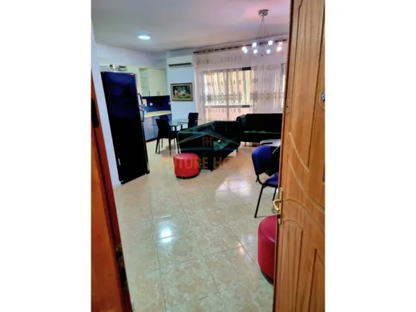 Tirane, jepet me qera apartament 2+1+Ballkon Kati 4, 113 m² 750 € (Komuna e Parisit)