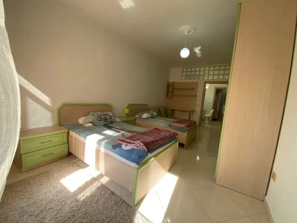 Tirane, jepet me qera apartament 2+1 Kati 2, 77 m² 600 € (Stacioni i trenit)