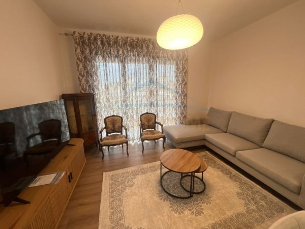 Tirane, jepet me qera apartament 2+1+Ballkon Kati 3, 117 m² 800 € (Don Bosko)