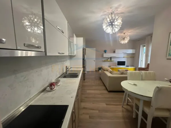 Tirane, jepet me qera apartament 2+1+Aneks+Ballkon Kati 10, 108 m² 800 € (KOMPLEKSI PANORAMA)