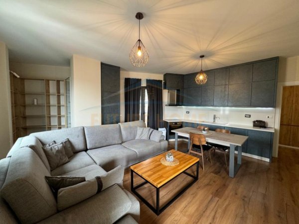 Tirane, jepet me qera apartament 2+1+Aneks+Ballkon Kati 7, 120 m² 800 € (PAZARI I RI)