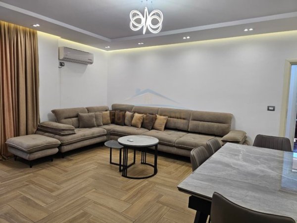 Tirane, jepet me qera apartament 2+1+Aneks+Ballkon Kati 4, 94 m² 800 € (MOZAIKU)