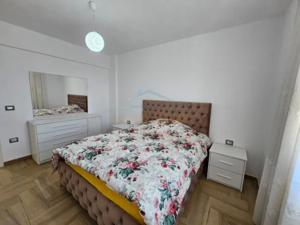 Tirane, jepet me qera apartament 2+1+Aneks+Ballkon Kati 4, 94 m² 800 € (MOZAIKU)