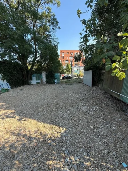 Tirane, jepet me qera parkim per kompani automjetesh, Kati 0, 1.500 m² 700 € (Rruga Llazi Miho)