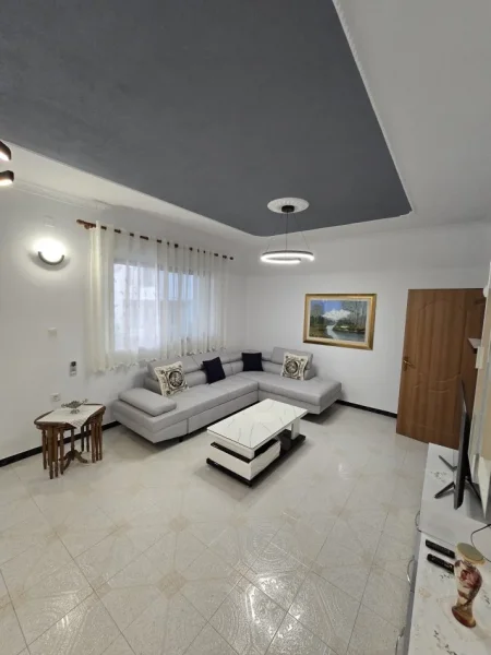 Tirane, jepet me qera apartament 2+1+Aneks+Ballkon Kati 1, 130 m² 680 € (rruga gramoz pashko)