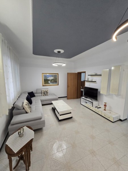 Tirane, jepet me qera apartament 2+1+Aneks+Ballkon Kati 1, 130 m² 680 € (rruga gramoz pashko)