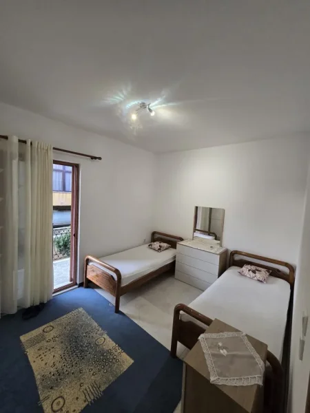 Tirane, jepet me qera apartament 2+1+Aneks+Ballkon Kati 1, 130 m² 680 € (rruga gramoz pashko)