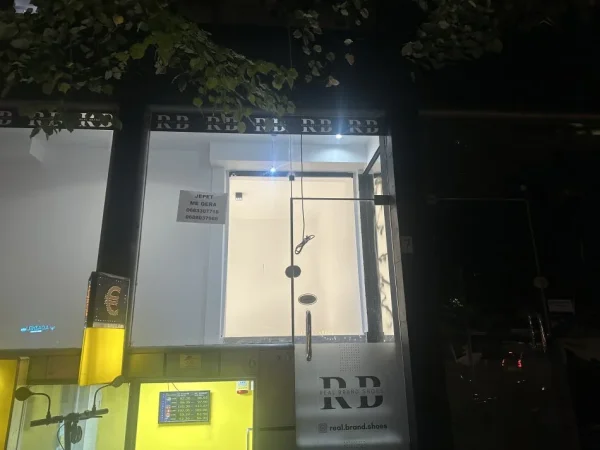 Tirane, jepet me qera dyqan , 45 m² 600 € (Ne fillim te rruges Arkitekt Kasemi(buze rruge))