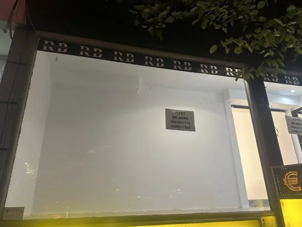 Tirane, jepet me qera dyqan , 45 m² 600 € (Ne fillim te rruges Arkitekt Kasemi(buze rruge))