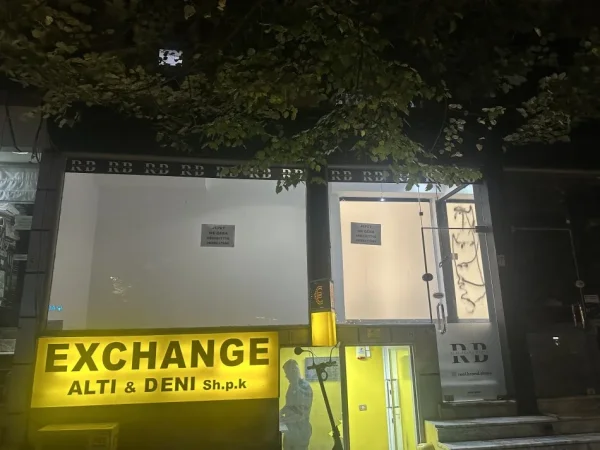 Tirane, jepet me qera dyqan , 45 m² 600 € (Ne fillim te rruges Arkitekt Kasemi(buze rruge))