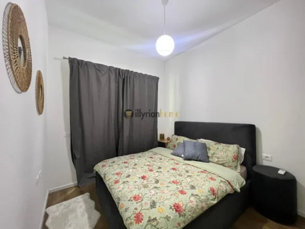 Tirane, jepet me qera apartament 1+1+Ballkon Kati 5, 56 m² 450 € 