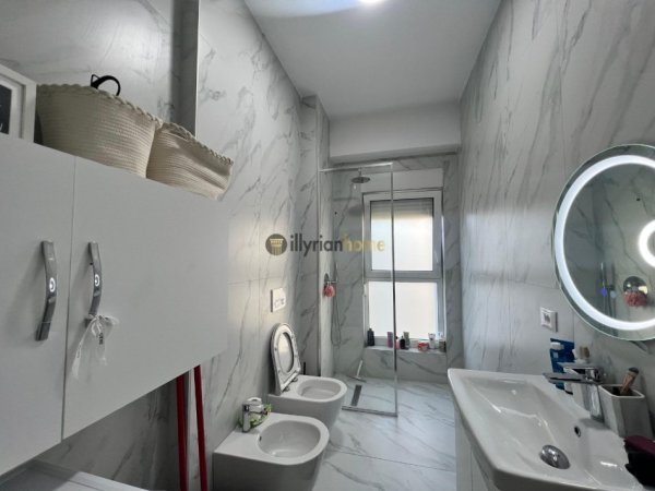 Tirane, jepet me qera apartament 1+1+Ballkon Kati 5, 56 m² 450 € 