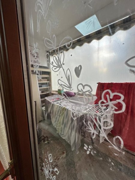 Tirane, jepet me qera apartament 2+1+Ballkon Kati 3, 140 m² 1.200 € (Rruga e Bogdaneve)
