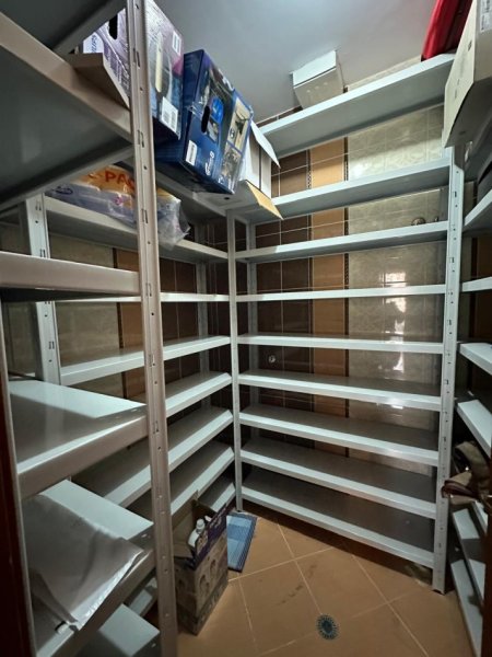 Tirane, jepet me qera apartament 2+1+Ballkon Kati 3, 140 m² 1.200 € (Rruga e Bogdaneve)