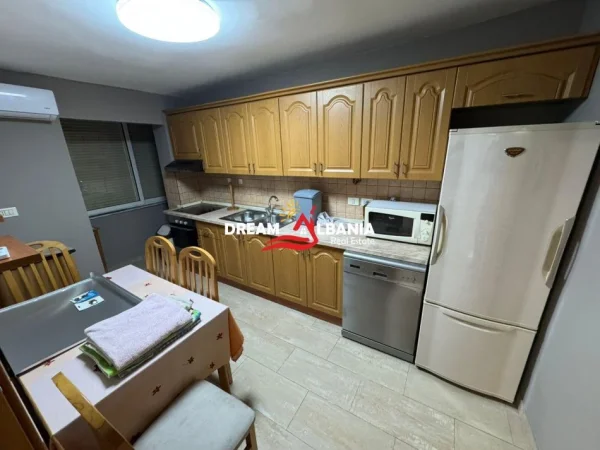 Tirane, shitet apartament 2+1 Kati 3, 100 m² 170.000 €
