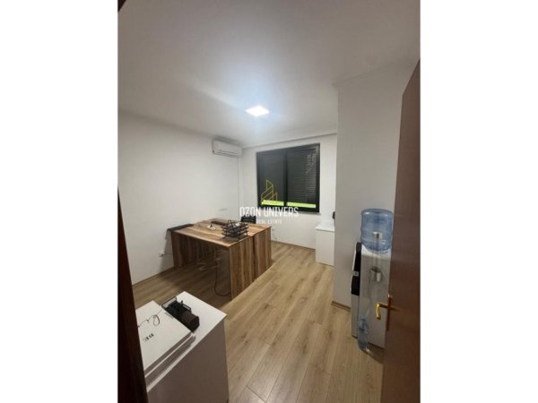 Tirane, jepet me qera apartament 2+1 Për biznes, Kati 4, 105 m² 700 € (Ish Ekspozita)