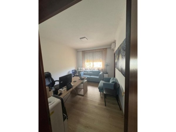 Tirane, jepet me qera apartament 2+1 Për biznes, Kati 4, 105 m² 700 € (Ish Ekspozita)