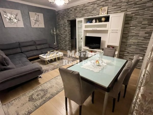 Tirane, jepet me qera apartament 1+1 Kati 5, 100 m² 450 € (Jordan Misja)